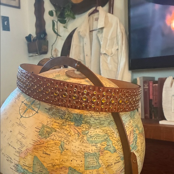 Ariat Tan Leather Belt with Croc-Embossed Accent - Picture 4 of 4